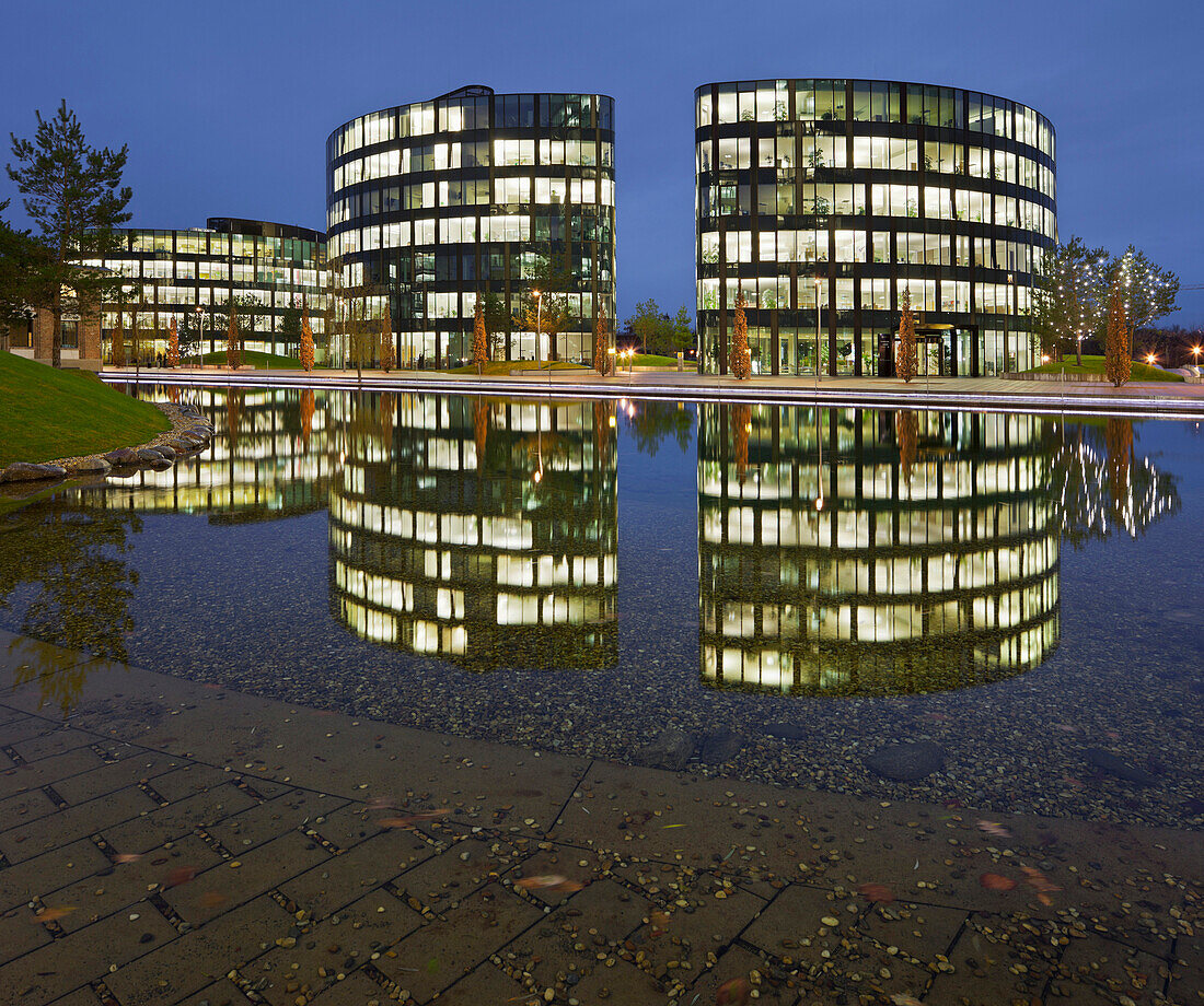 Modern architecture at the Vienna Trade Fair, Stella Klein Loew Weg, Krieau, 2. Bezirk, Vienna, Austria