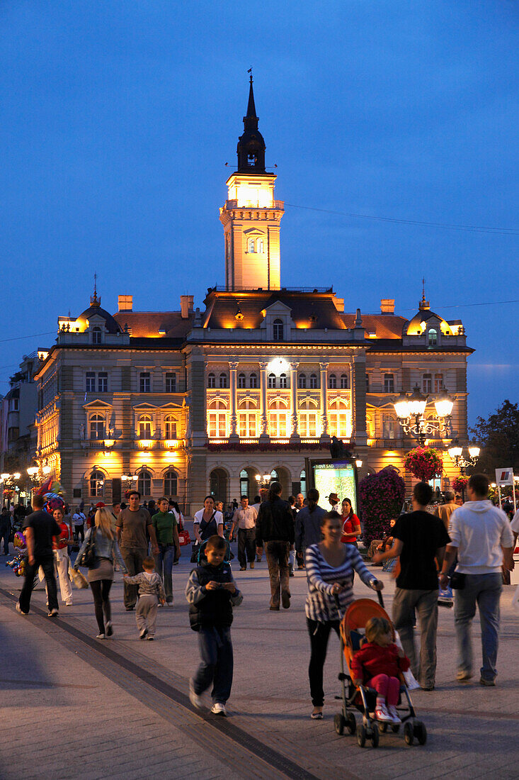 Serbia, Vojvodina, Novi Sad, town hall, main square, people