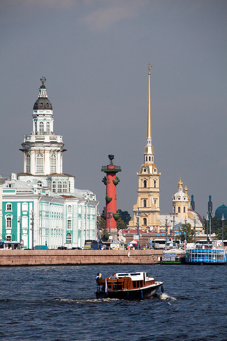 Rusia, San Petersburg City, Kunstkamera Bldg., Rostral Column and Peter and Paul Cathedral