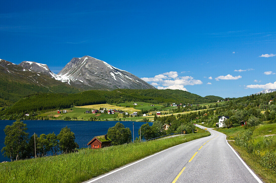 Norway-June 2009 More Og Romsdal Province Road