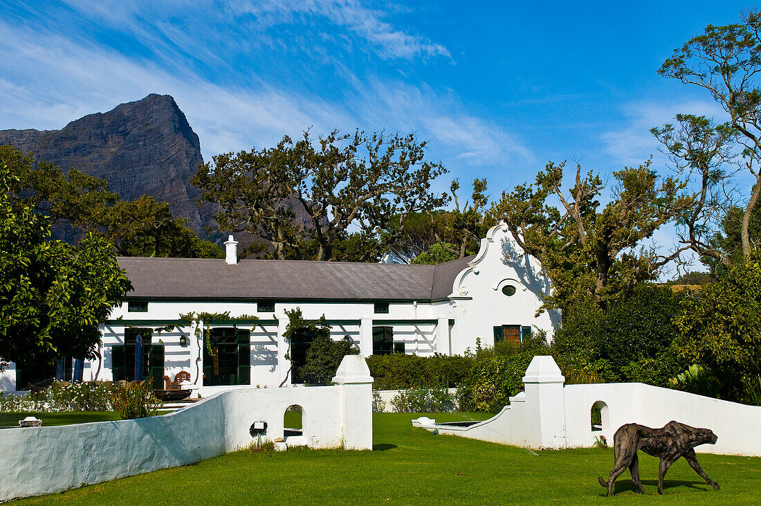 South Africa, Western Cape Province, Winelands, Frankshoek valley, house on the wine road