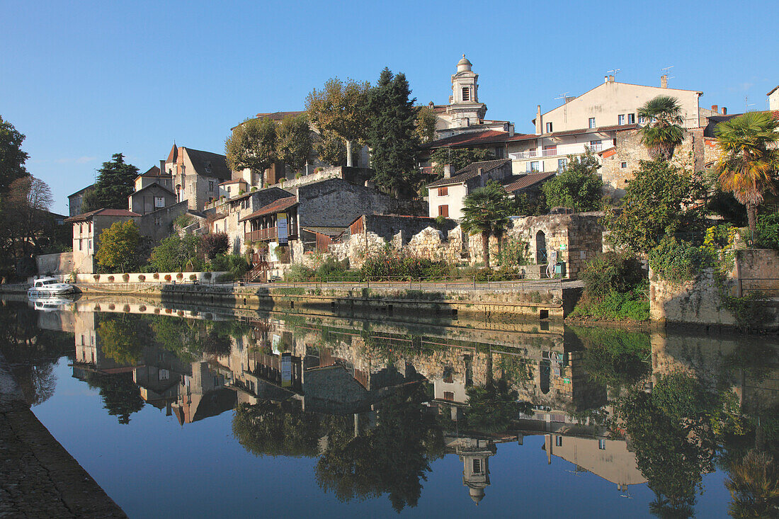 France, Aquitaine, Lot et Garonne (47), Nerac, old city and Baîse river