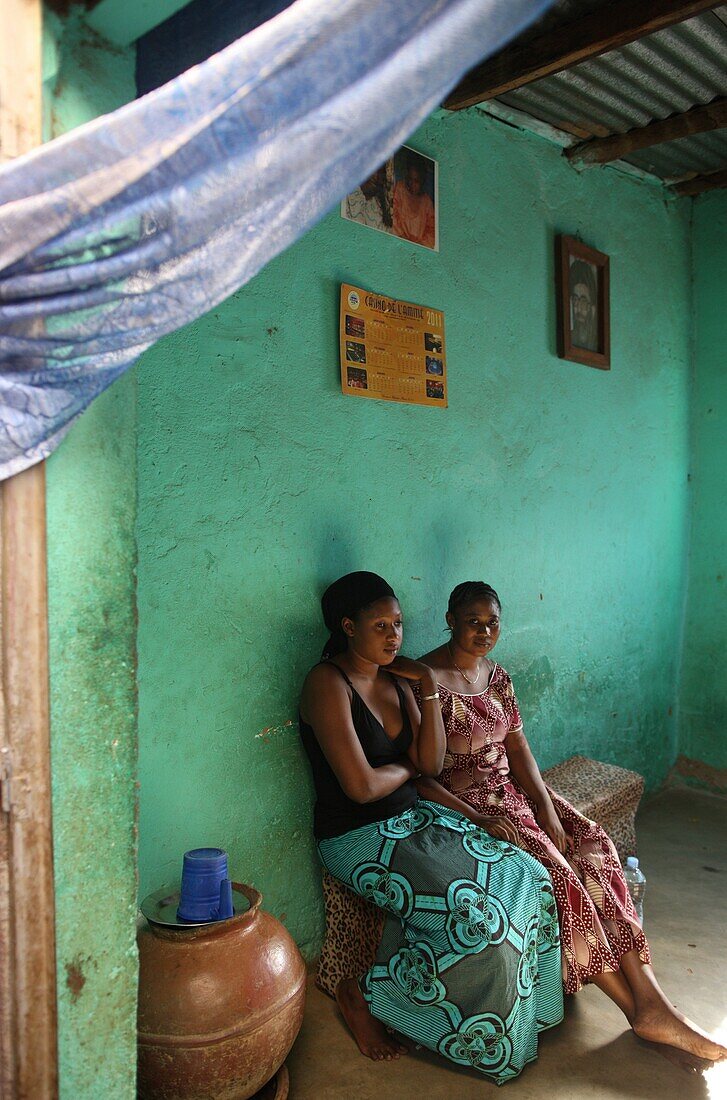 African family at home. Bamako. Mali. (Bamako, Mali)