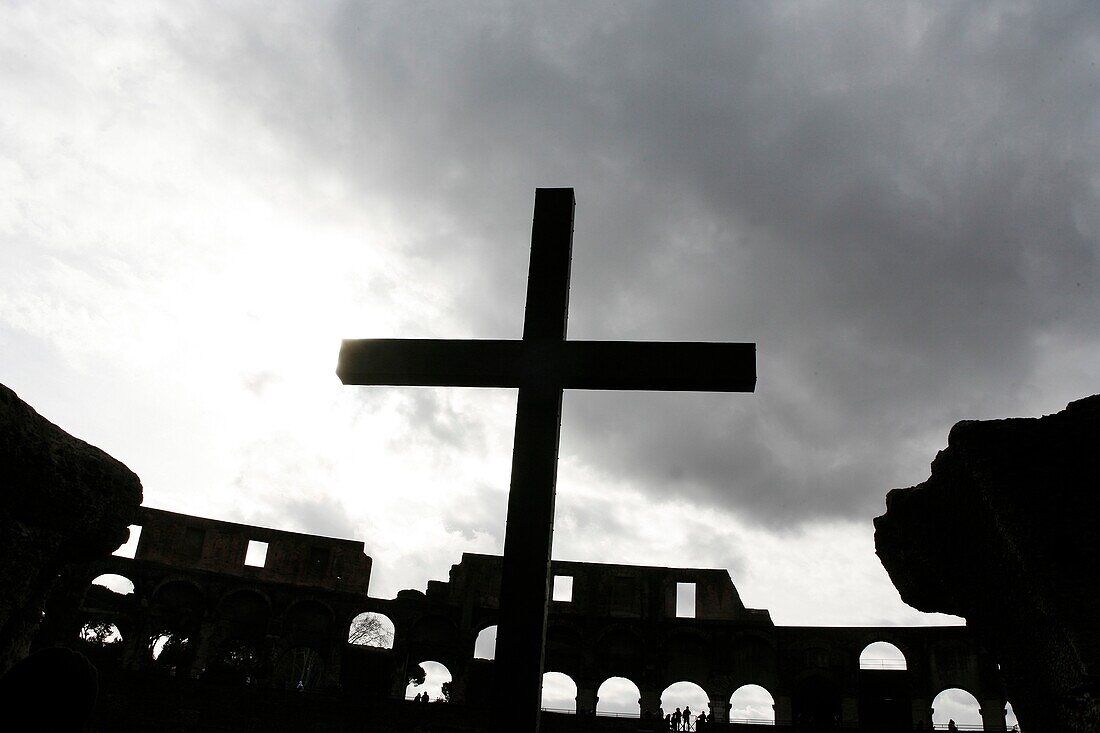 Cross on the Colosseum . Roma. Italy. (ROME, Latium, ITALIE)