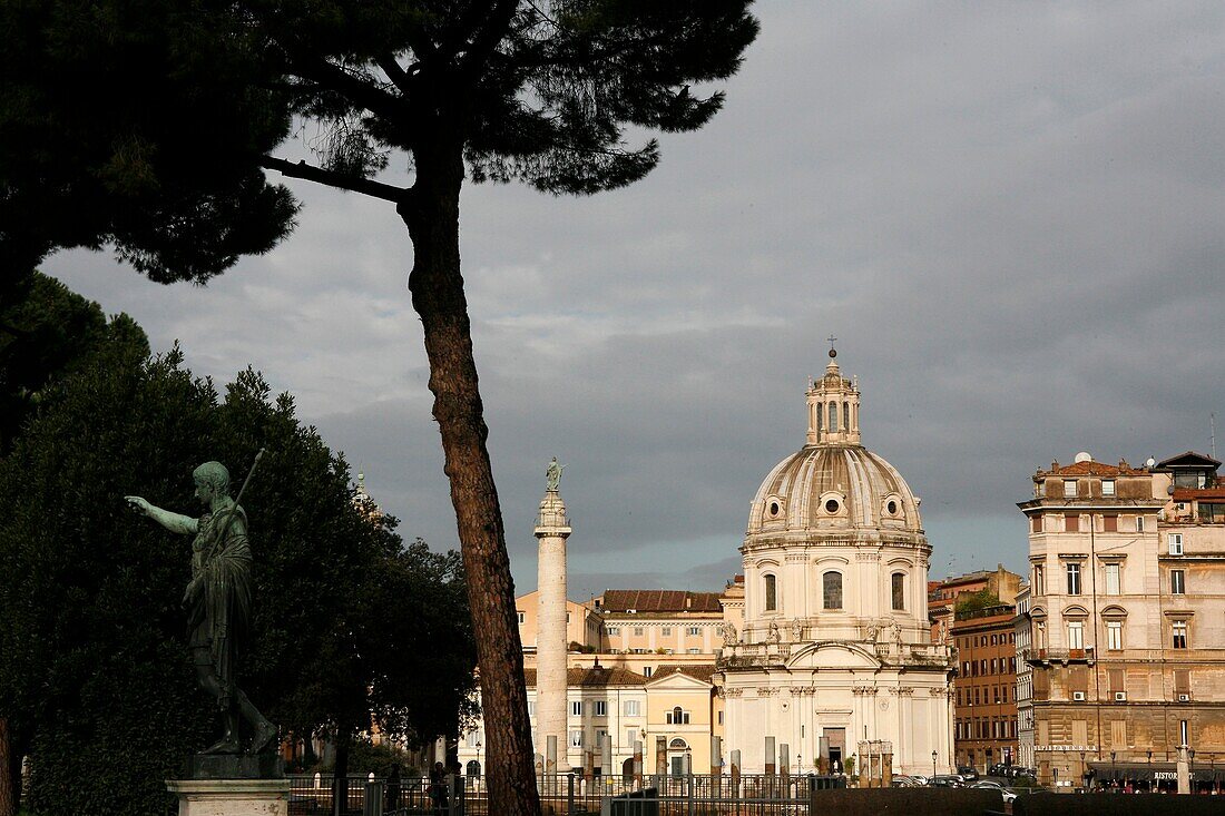 Trajan's column and Ulpia basilica . Roma. Italy. (ROME, Latium, ITALIE)