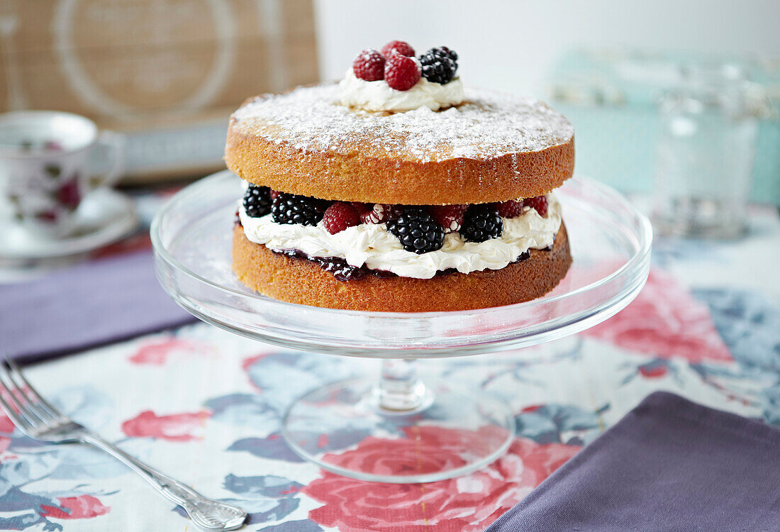 Sponge cake with berries on platter