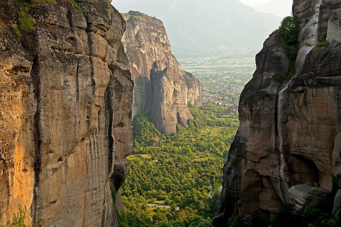 spectacular landscape around the Metéora monasteries in the Plain of Thessaly, Greece