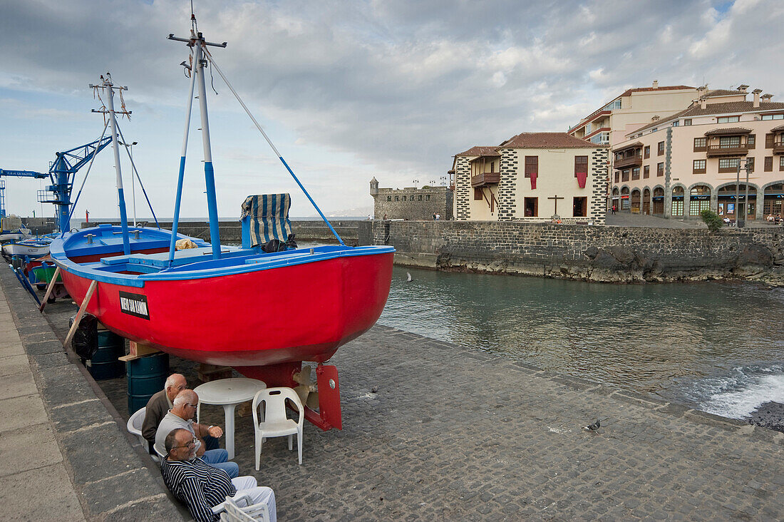 Blick auf Hafen und Königliches Zollhaus Casa de la Real Aduana, Puerto de la Cruz, Teneriffa, Kanarische Inseln, Spanien, Europa