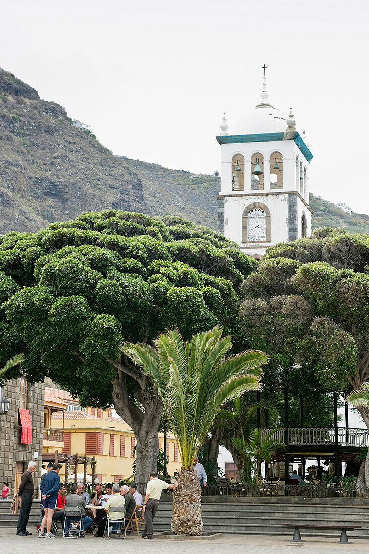 Dorfplatz und die Kirche Iglesia de Santa Ana, Garachico, Teneriffa, Kanarische Inseln, Spanien, Europa