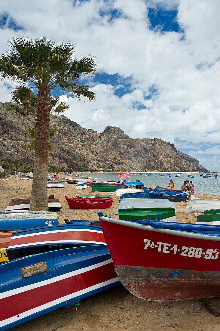 Boote am Strand, Playa de las Teresitas, San Andres, Santa Cruz de Tenerife, Teneriffa, Kanarische Inseln, Spanien, Europa