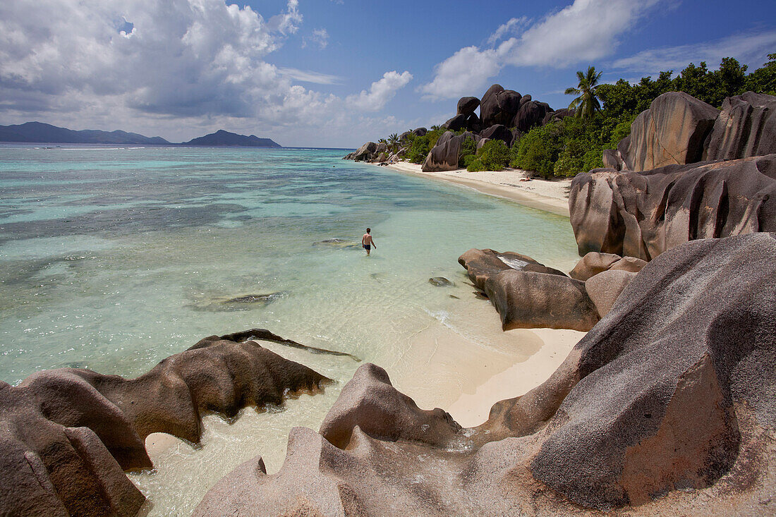 Granitfelsen am Strand Anse Source d' Argent, Insel La Digue, Seychellen, Indischer Ozean