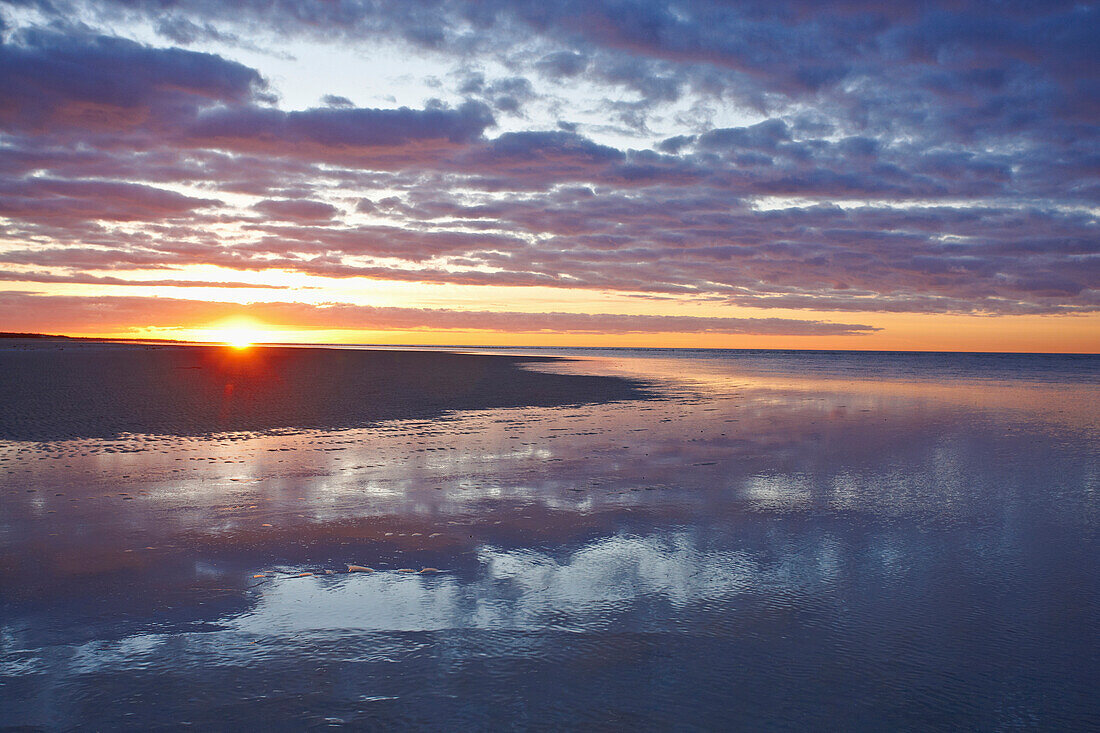 Sonnenuntergang im Windwatt, Nationalpark Vorpommersche Boddenlandschaft, Halbinsel Fischland Darß Zingst, Mecklenburg Vorpommern, Deutschland, Ostsee, Europa *