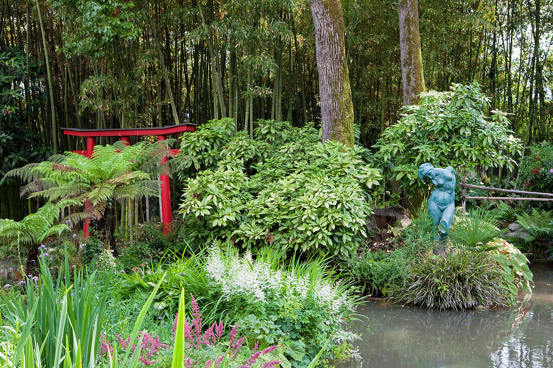 Chinese gate and Auguste Rodin sculpture at a pond at Andre Hellers' Garden, Giardino Botanico, Gardone Riviera, Lake Garda, Lombardy, Italy, Europe
