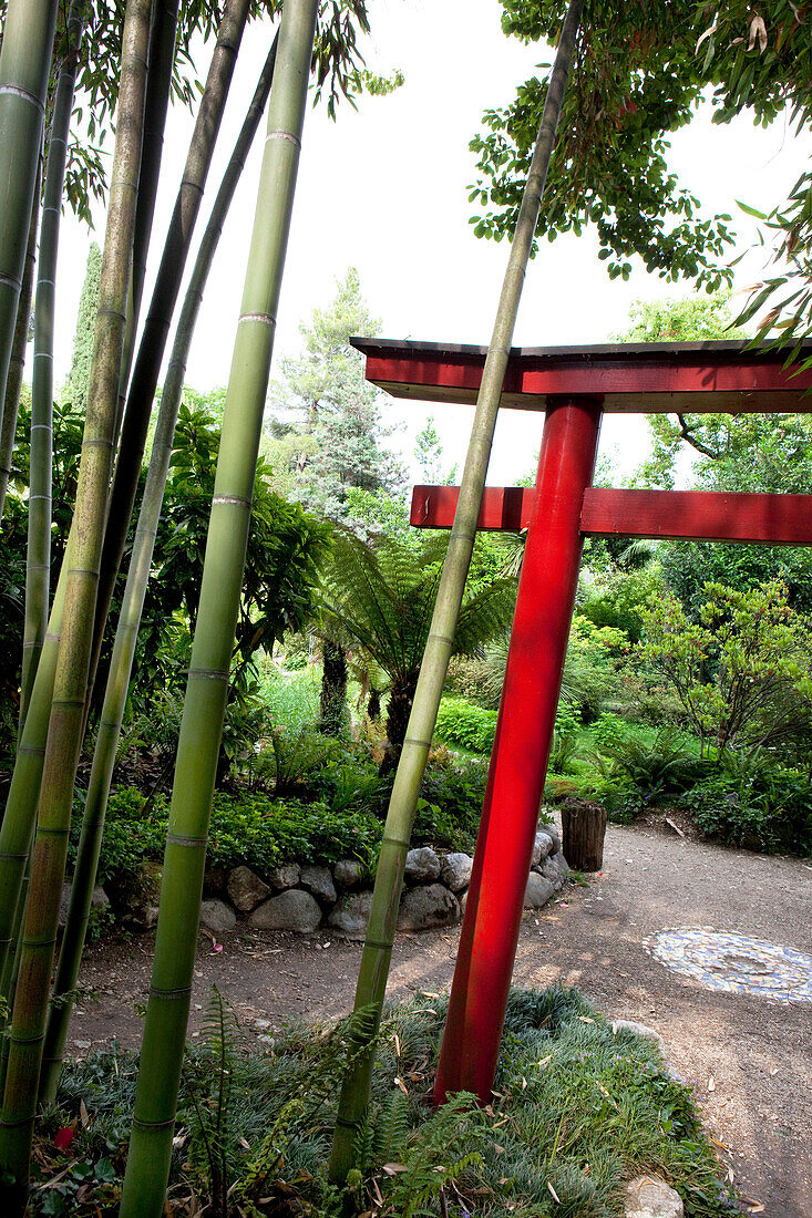 Chinese gate at Andre Hellers' Garden, Giardino Botanico, Gardone Riviera, Lake Garda, Lombardy, Italy, Europe