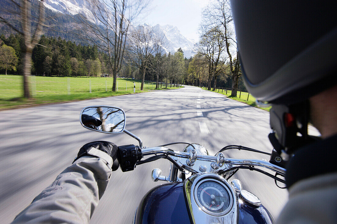 Motorbike tours around Garmisch, motorbiker on the road to Lake Eibsee near Garmisch-Partenkirchen, Upper Bavaria, Bavaria, Germany