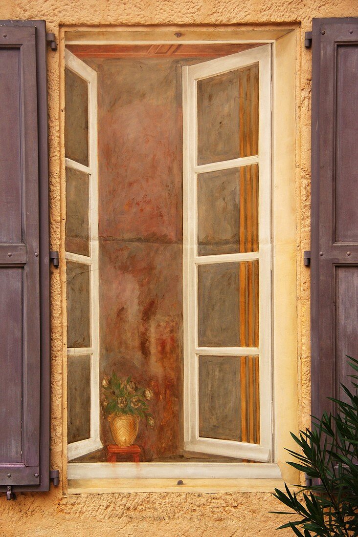 Painted false window at the castle of Marqueyssac, Vezac, Dordogne, Aquitaine, France