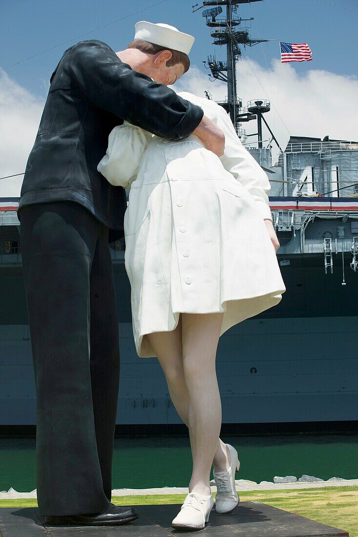 UNCONDITIONAL SURRENDER KISS SCULPTURE AT USS MIDWAY MOLE PARK SAN DIEGO CALIFORNIA USA
