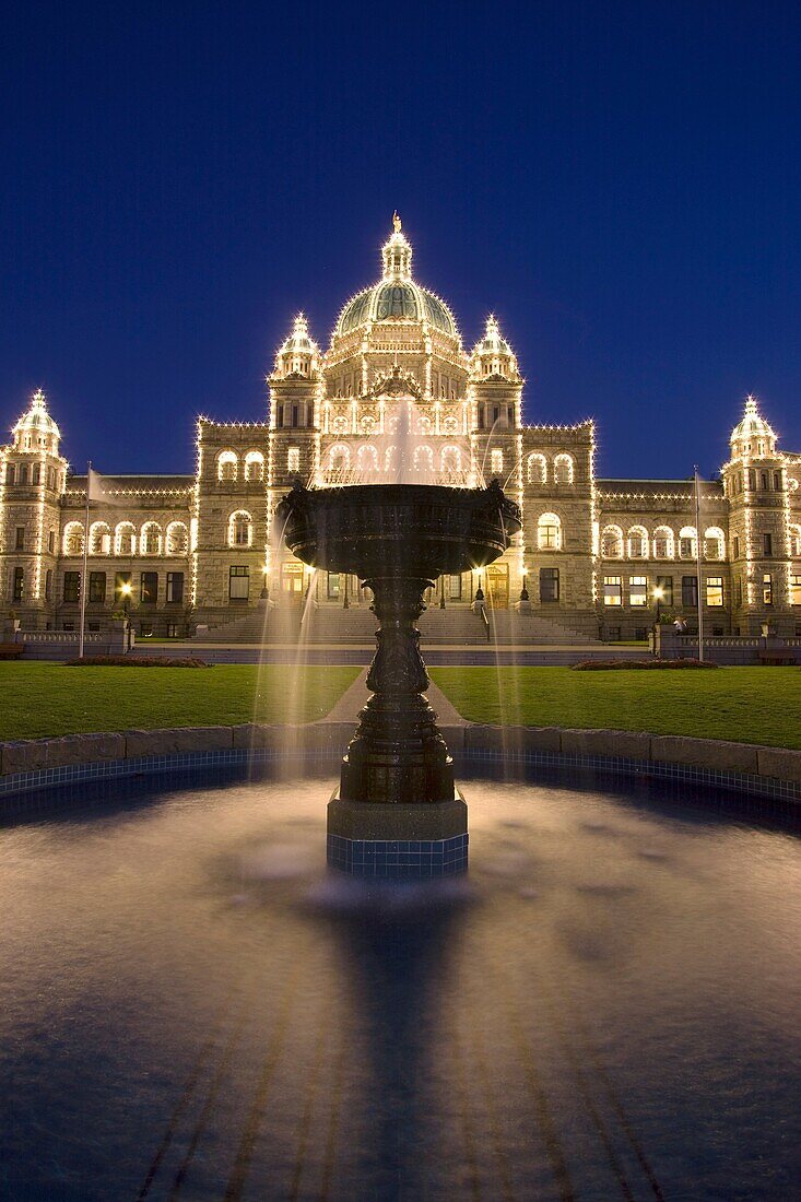 FOUNTAIN LEGISLATIVE PARLIAMENT BUILDINGS INNER HARBOUR VICTORIAVANCOUVER ISLAND  BRITISH COLUMBIA CANADA