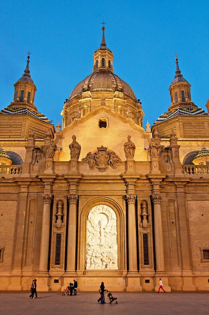 Nuestra senora des Pilar basilica, cupolas, and wall sculpture, at night, Zaragossa, Aragon, Spain