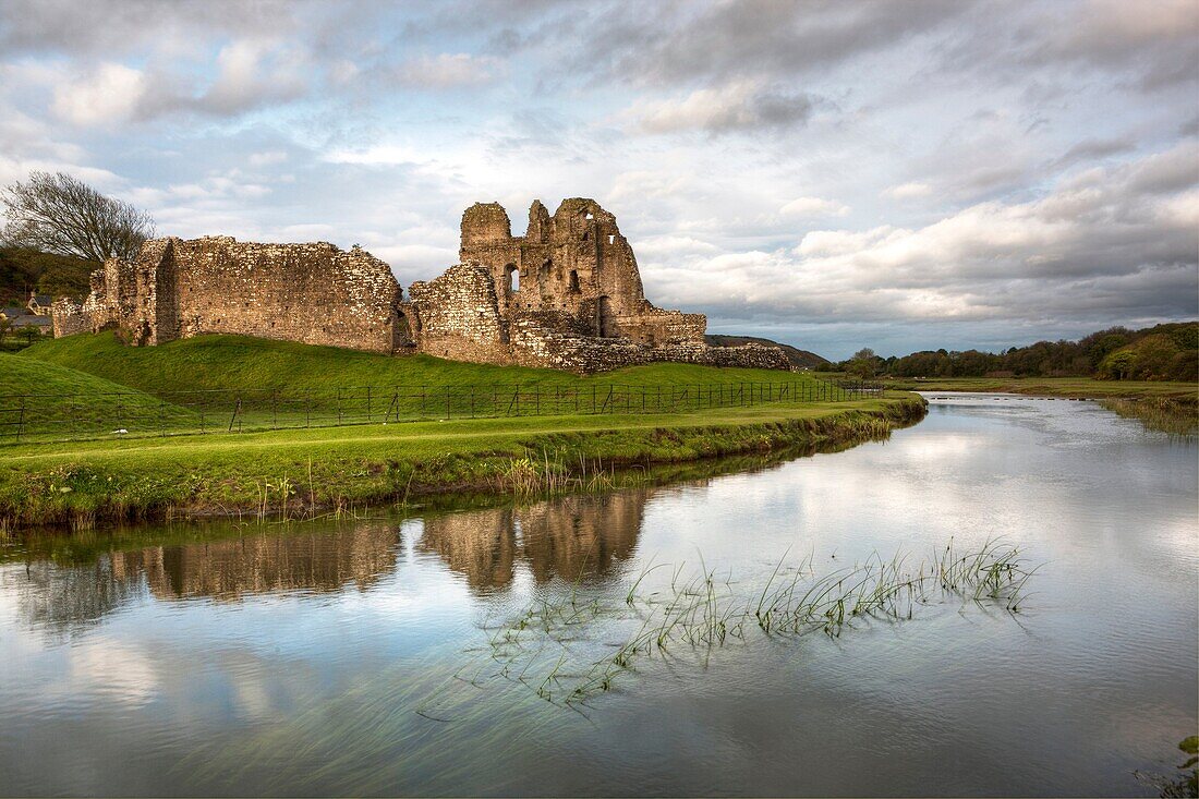 Ogmore Castle and River Ewenny, Glamorgan Heritage Coast, Vale of Glamorgan, South Wales