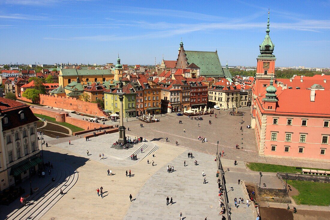 Sigismund III column Kolumna Zygmunta and Royal Castle in Old Town, Warsaw, Poland