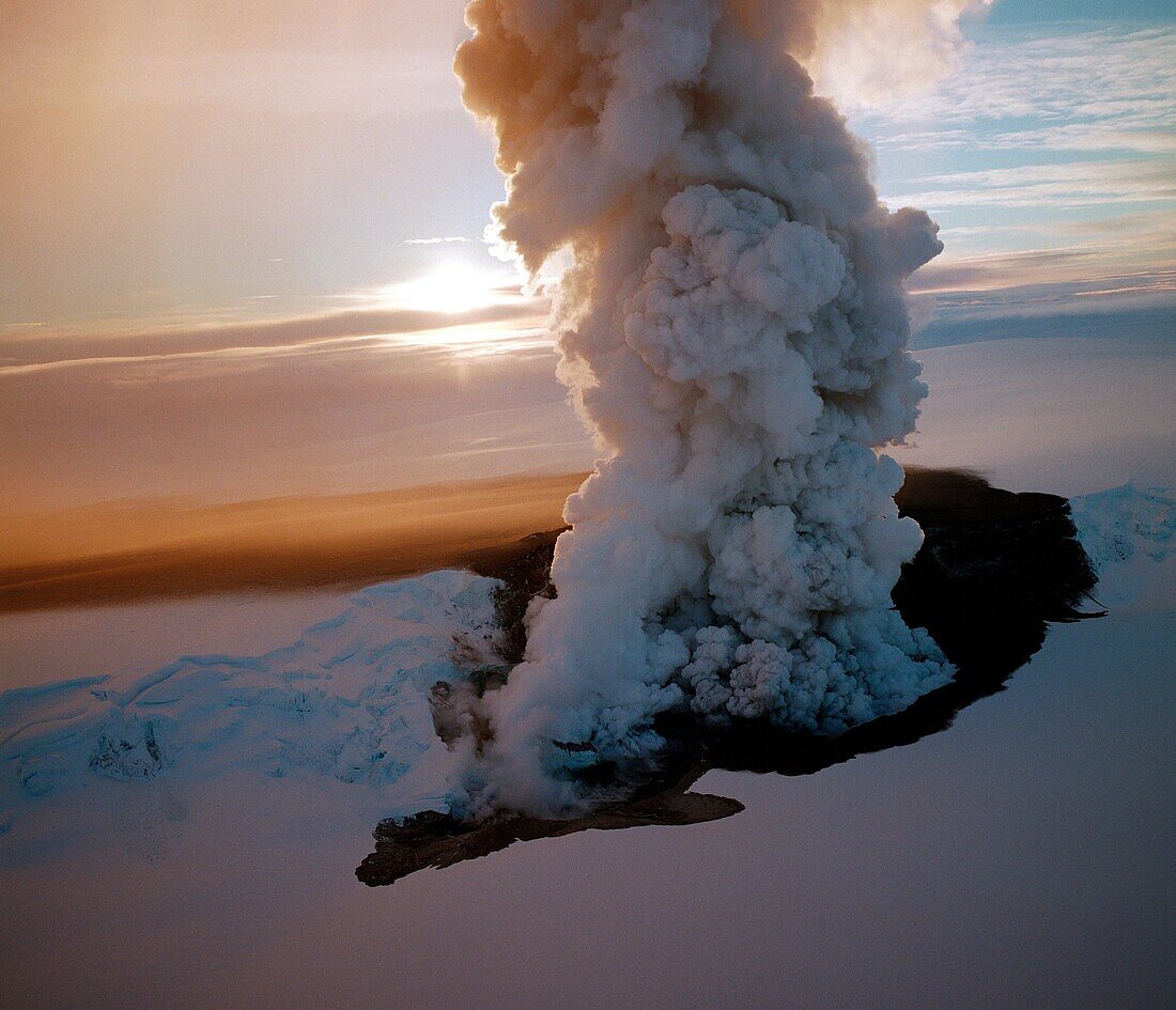 Eruption of Grimsfjall Volcano 1998, Vatnajokull Ice Cap, Iceland