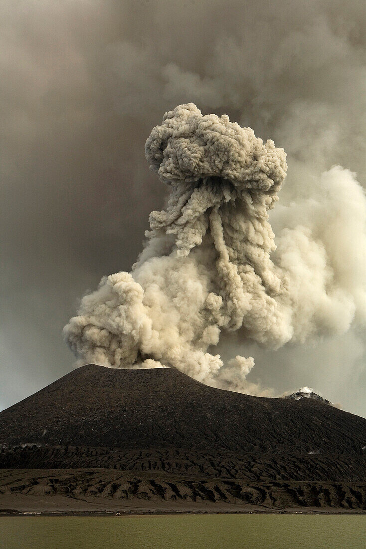 Tavurvur Volcano at day, Tavurvur Volcano, Rabaul, East New Britain, Papua New Guinea, Pacific