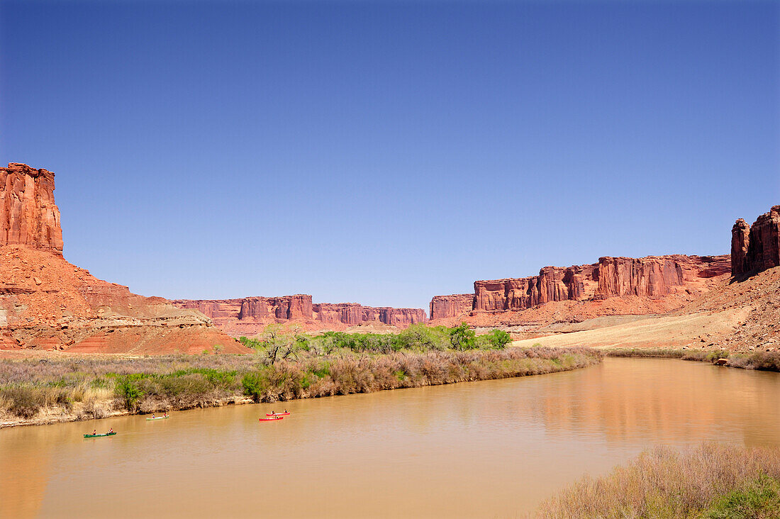 People in kayaks on Green River, White Rim Drive, White Rim Trail, Island in the Sky, Canyonlands National Park, Moab, Utah, Southwest, USA, America