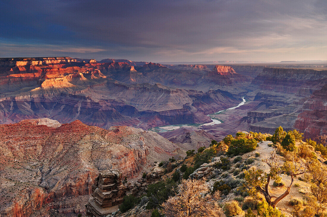 Grand Canyon under clouded sky, Desert View Point, Grand Canyon National Park, UNESCO World Heritage Site Grand Canyon, Arizona, Southwest, USA, America