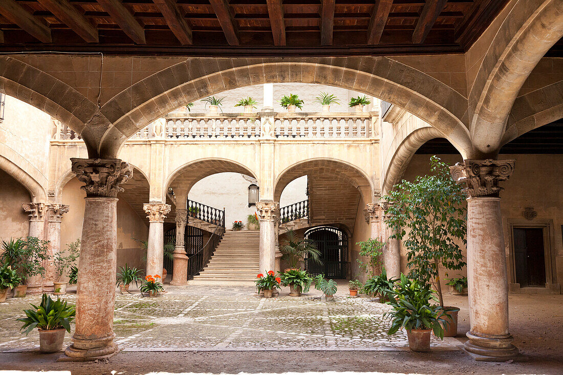 Palau de Marques des Vivot, patio, renaissance, end of 17th century, Palma de Mallorca, Spain