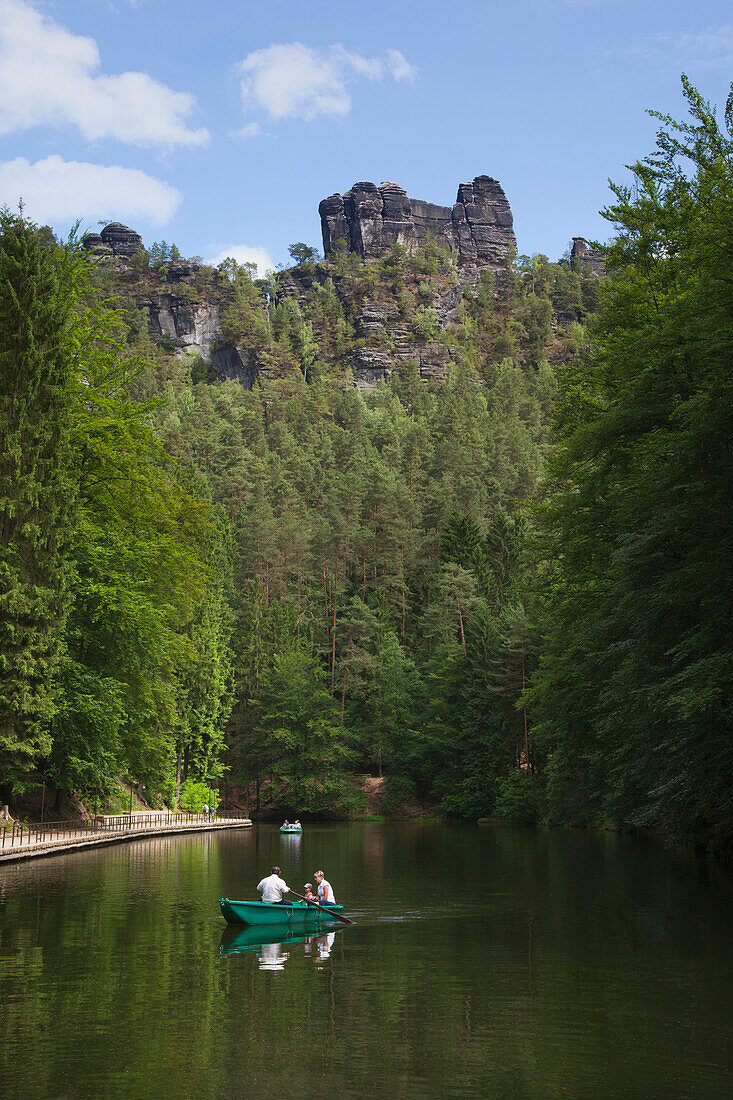 Family in a rowing boat on Amsel Lake, Amselgrund valley, Bastei Rocks, National Park Saxon Switzerland, Elbe Sandstone Mountains, Saxony, Germany, Europe