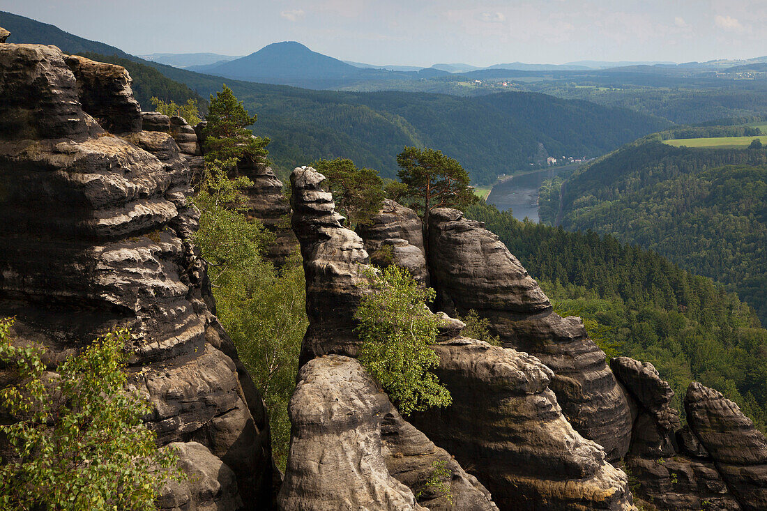 Blick von den Schrammsteinen zum Großen Winterberg und zur Elbe, Nationalpark Sächsische Schweiz, Elbsandsteingebirge, Sachsen, Deutschland, Europa