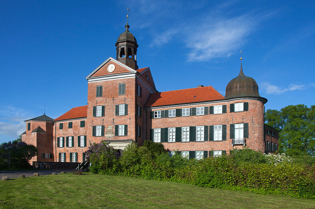 Eutin castle in the sunlight, Eutin, nature park Holsteinische Schweiz, Baltic Sea, Schleswig-Holstein, Germany, Europe