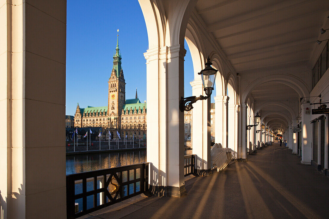 View from Alsterarkaden onto the town hall, Hamburg, Gemany, Europe