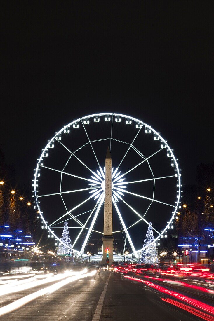 France, Paris, 75, Champs-Elysées, illuminations, 2011 December, Ferris wheel at night
