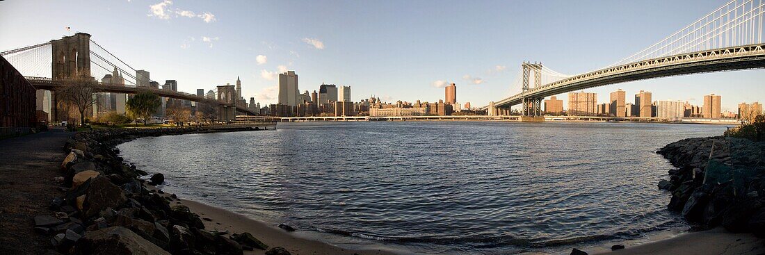 New York - United States, beach, Fulton Ferry park and promenade, Brooklyn bridge and Manhattan skyline