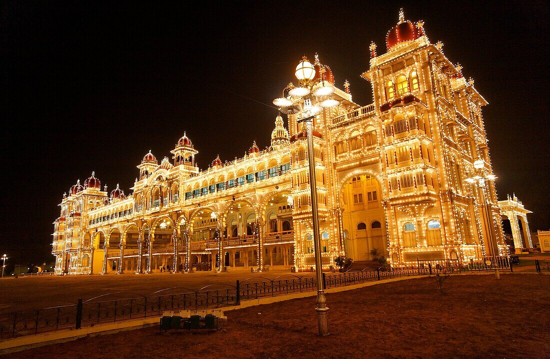 The Maharajah´s Palace at night, Mysore, Karnataka, India