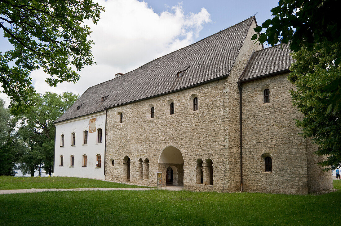 Karolingische Torhalle, Fraueninsel, Chiemsee, Chiemgau, Bayern, Deutschland