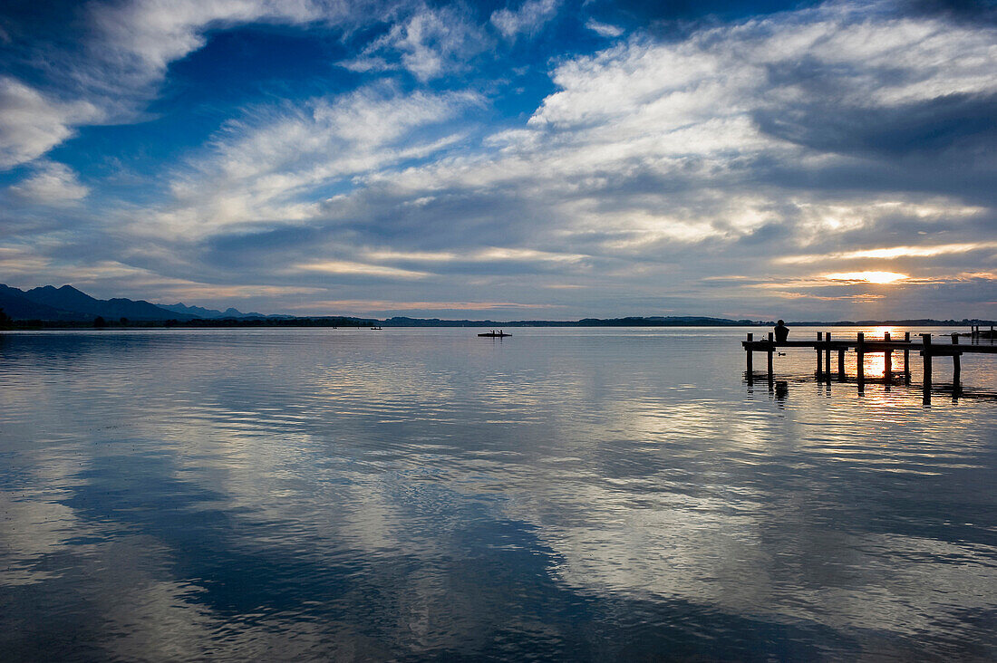 Bootsanleger bei Übersee, Chiemsee, Chiemgau, Bayern, Deutschland