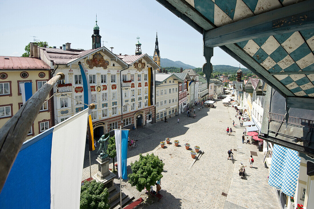 Blick in die Marktstraße von Bad Tölz, Oberbayern, Bayern, Deutschland
