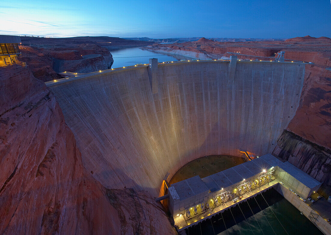 Blick auf den Glen Canyon Staudamm am Abend, Glen Canyon National Recreation Area, Arizona, USA, Amerika