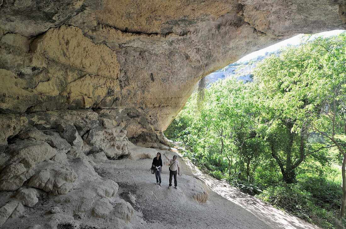 Grottenkirchen und Wohnhöhlen in Massafra, Apulien, Italien