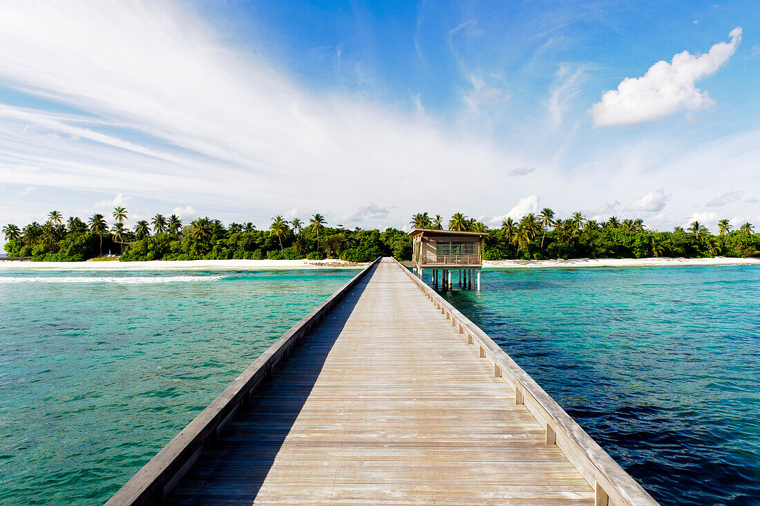 Steg zum Park Hyatt Maldives Hadahaa, Gaafu Alifu Atoll, North Huvadhoo Atoll, Malediven