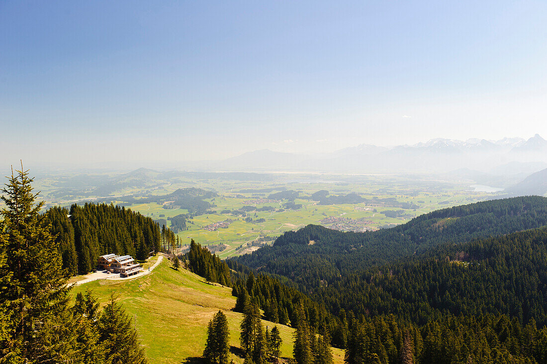 Blick auf die BergeLodge und die Allgäuer Alpen, Alpspitze, Allgäu, Bayern, Deutschland, Europa