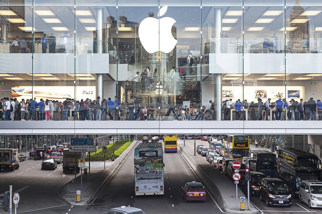 Blick auf den Apple Store über einer vielbefahrenen Strasse, Hongkong Island, Hongkong, China, Asien