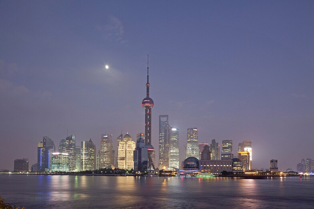 Pudong skyline at Huangpu River at night, Shanghai, China, Asia