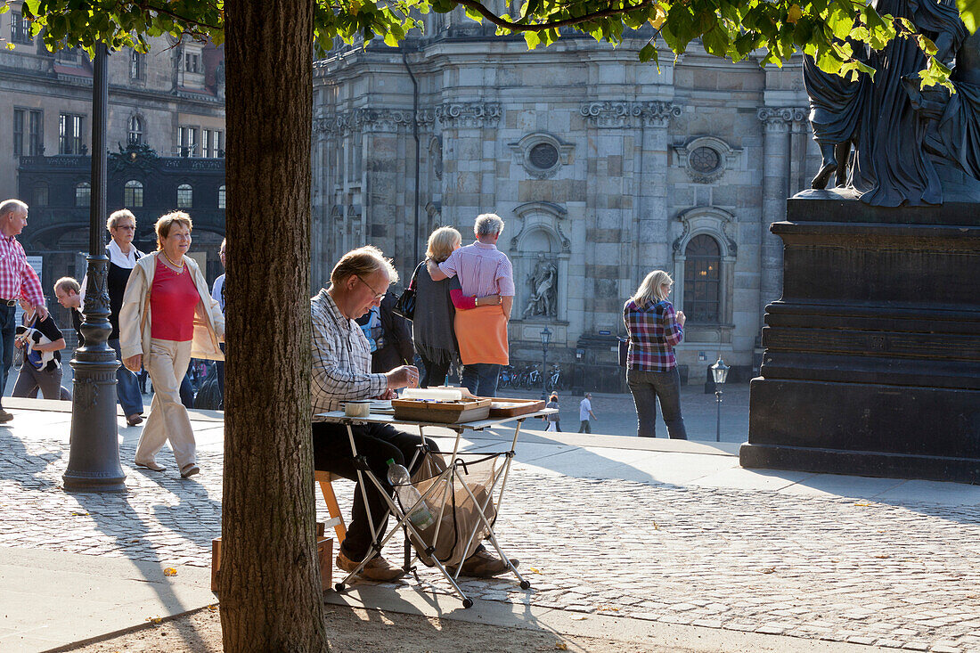 Zeichner, Künstler auf der Brühlschen Terrasse, Elbufer, Dresden, Sachsen, Deutschland