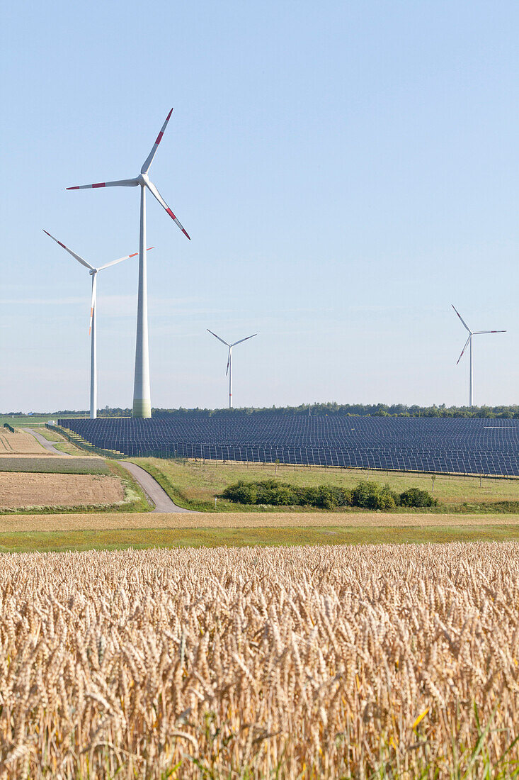 Wind farm and solar field along the A 14 near Bockelwitz, alternative power, Saxony, Germany