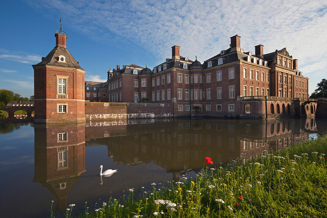 Schloss Nordkirchen unter Wolkenhimmel, Münsterland, Nordrhein- Westfalen, Deutschland, Europa