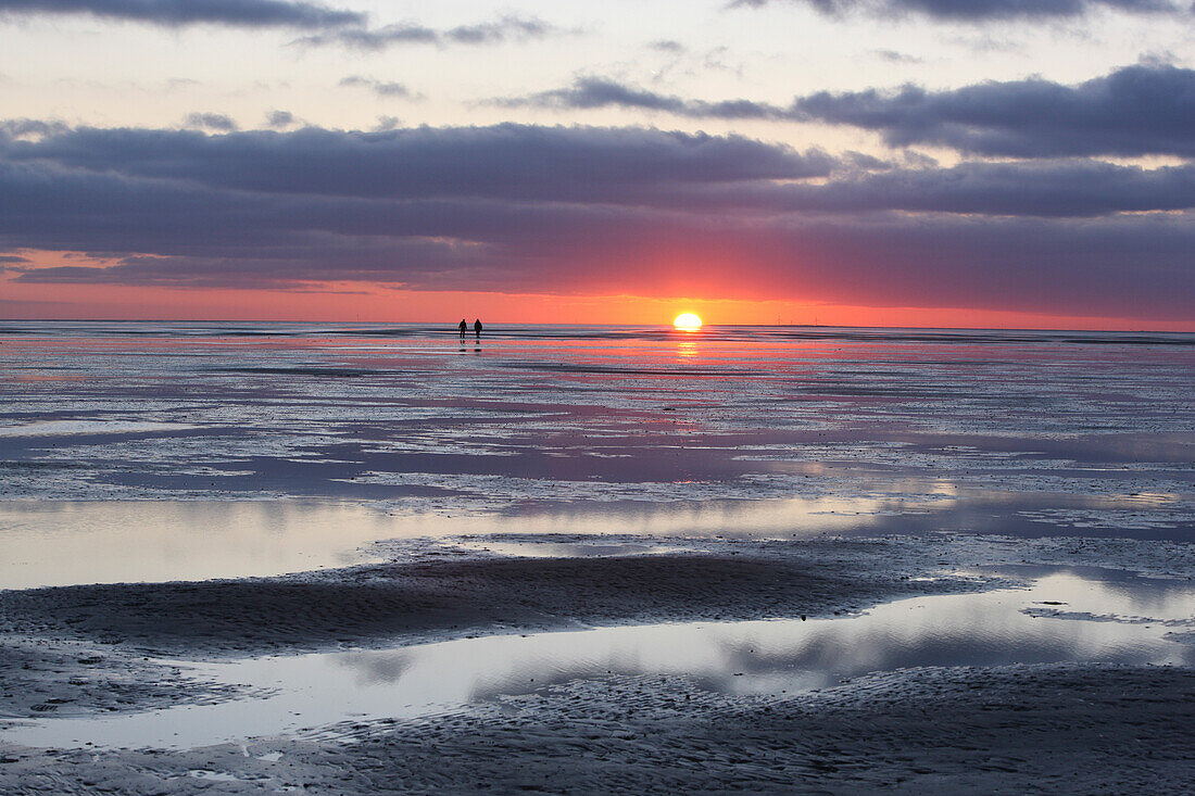 Sonnenuntergang am Wattenmeer, Insel Juist, Ostfriesland, Nordseeküste, Niedersachsen, Deutschland, Europa